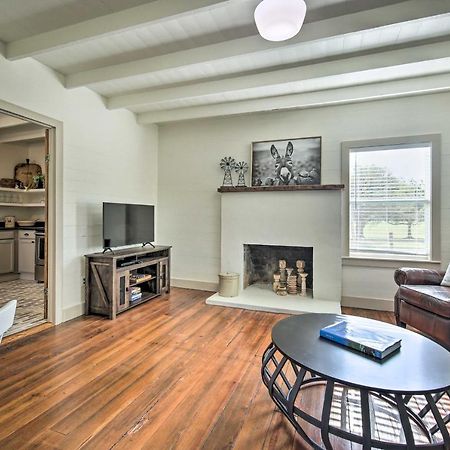 Peaceful Schulenburg Farmhouse With Fire Pit And Grill Exterior foto