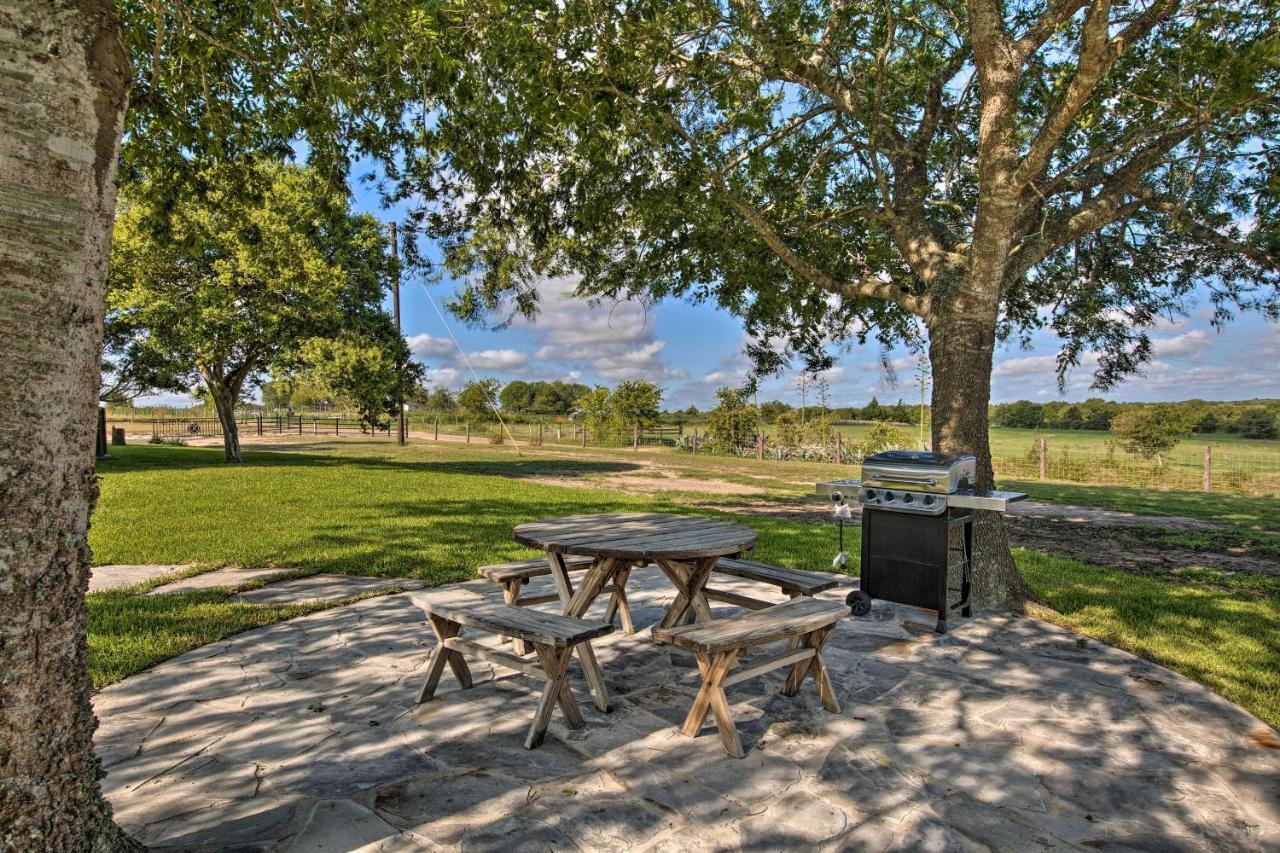 Peaceful Schulenburg Farmhouse With Fire Pit And Grill Exterior foto